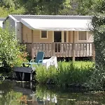 Camping Mobil-home 4 Pers Avec Terrasse - Api-1-52-1583 *